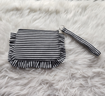 Coin/card pouch with frills